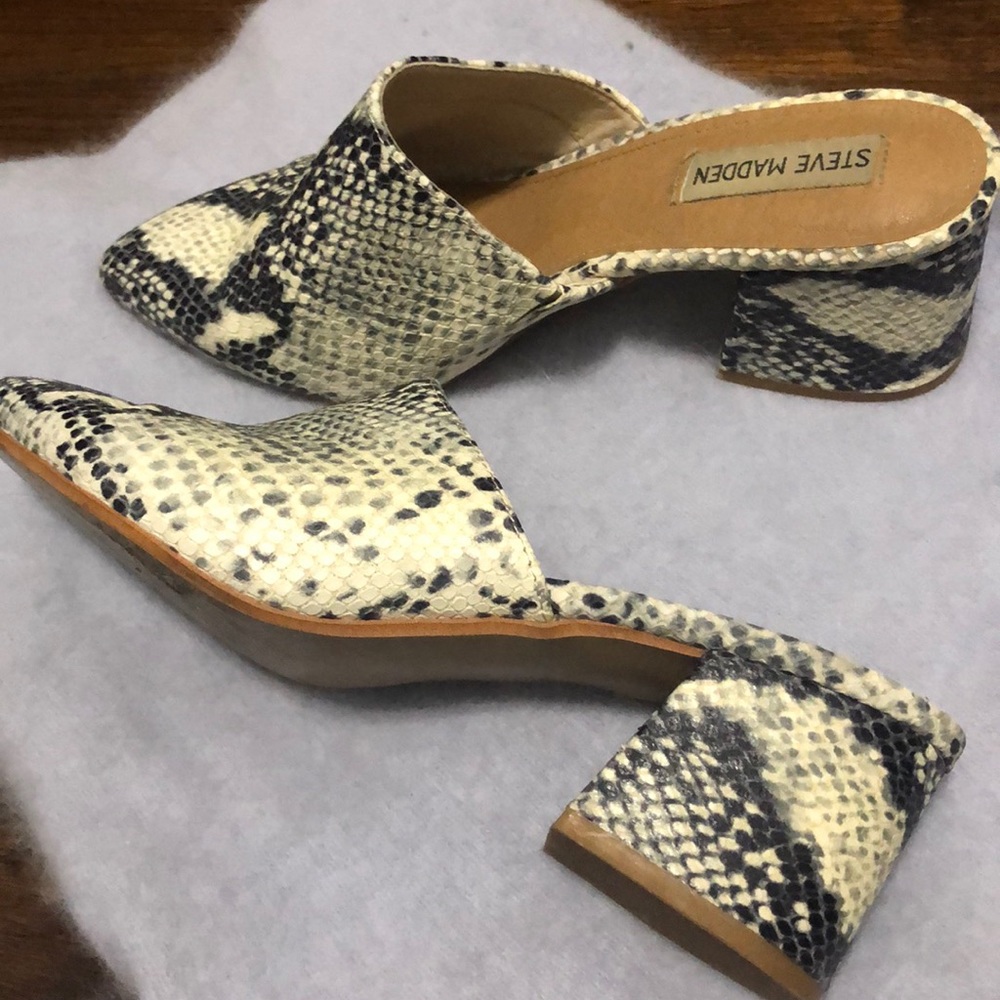 Steve Madden Cream and Black Snake Print Mules